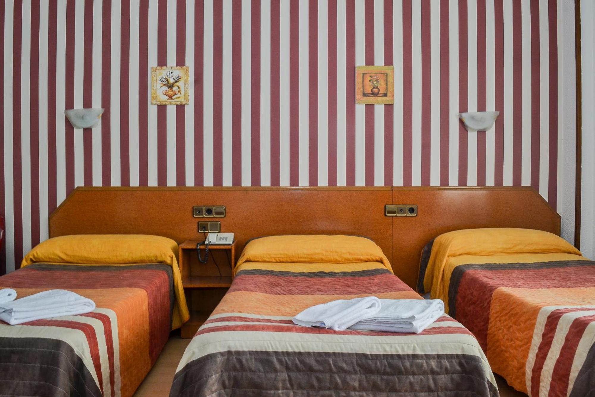 סרגוסה Hostal Cataluna חדר תמונה