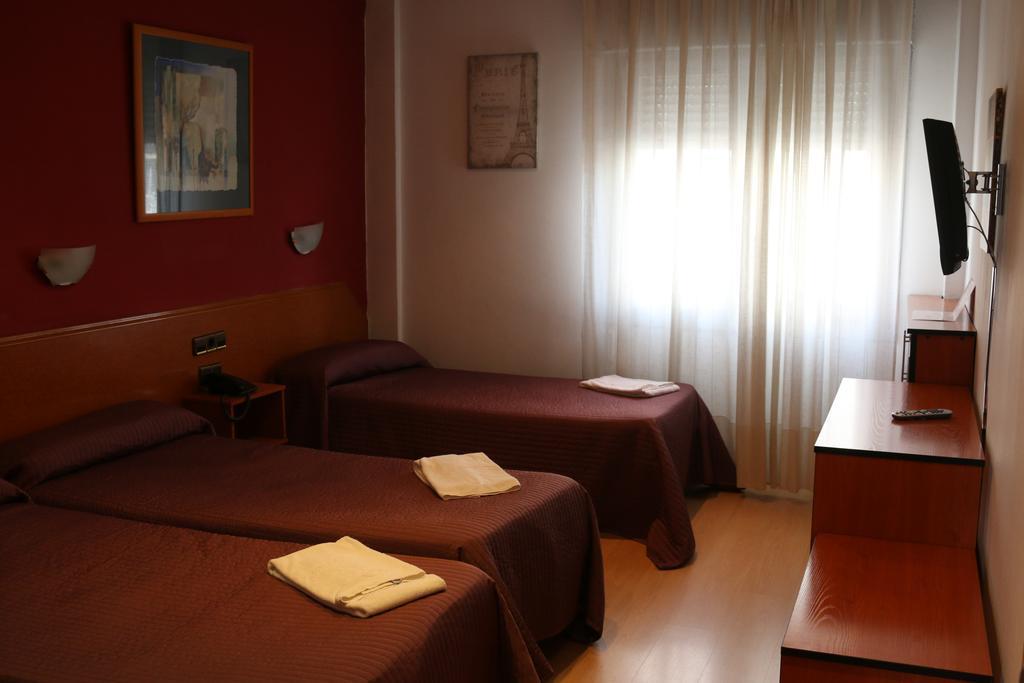 סרגוסה Hostal Cataluna מראה חיצוני תמונה