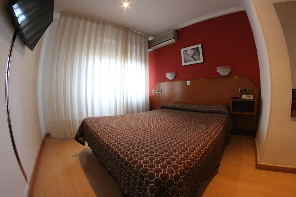 סרגוסה Hostal Cataluna מראה חיצוני תמונה