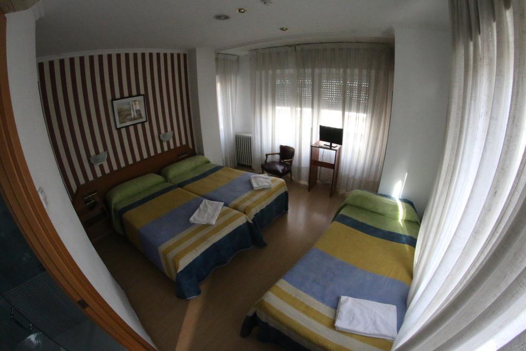 סרגוסה Hostal Cataluna מראה חיצוני תמונה