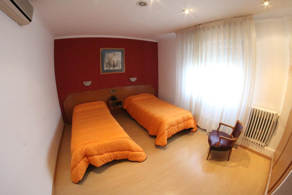 סרגוסה Hostal Cataluna מראה חיצוני תמונה