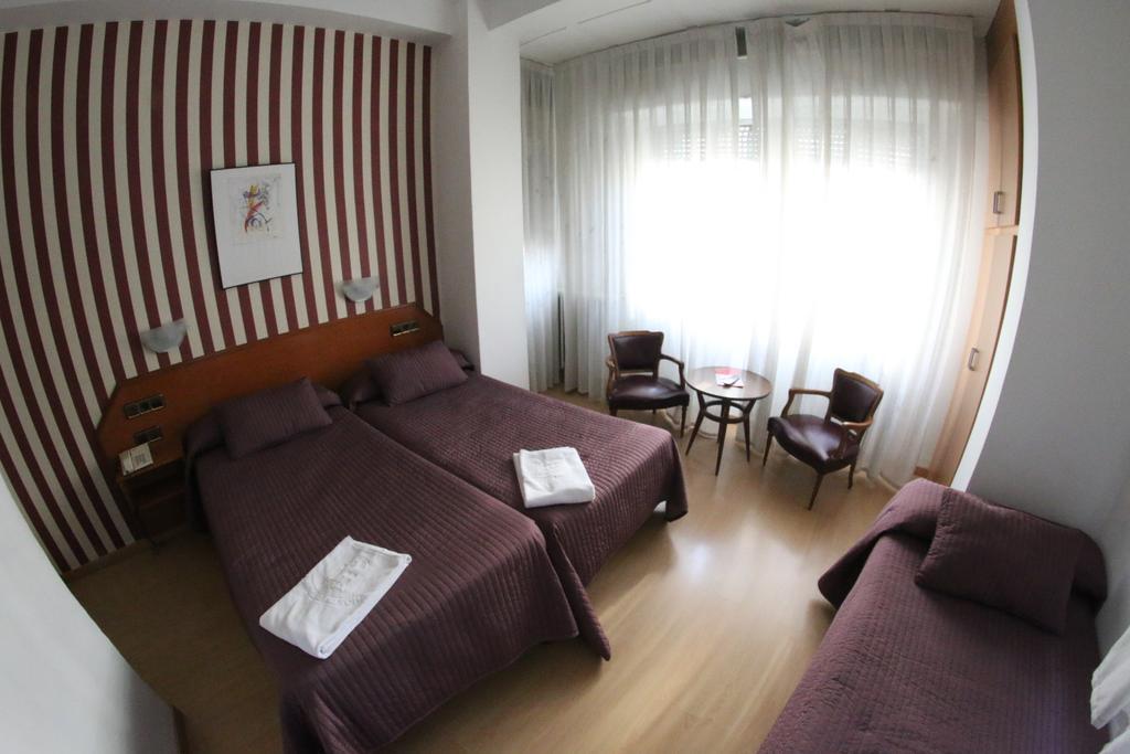 סרגוסה Hostal Cataluna מראה חיצוני תמונה