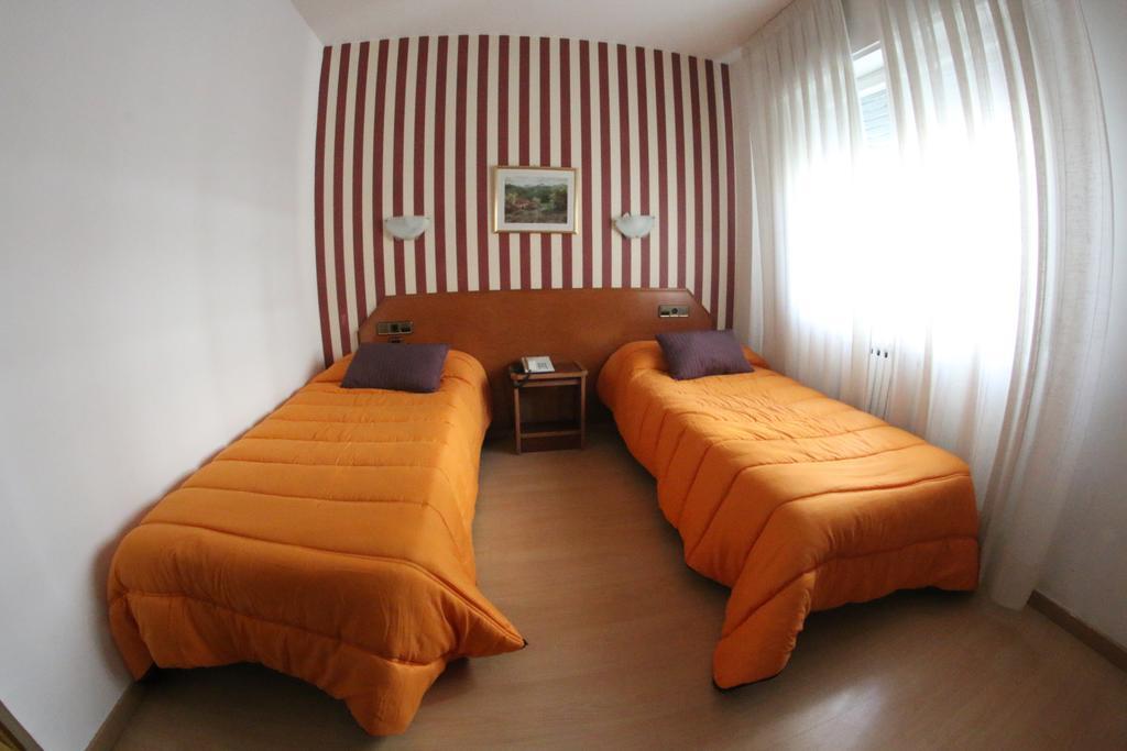סרגוסה Hostal Cataluna מראה חיצוני תמונה