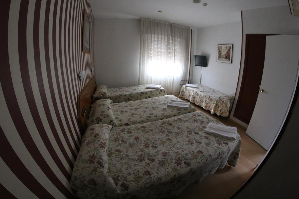 סרגוסה Hostal Cataluna מראה חיצוני תמונה