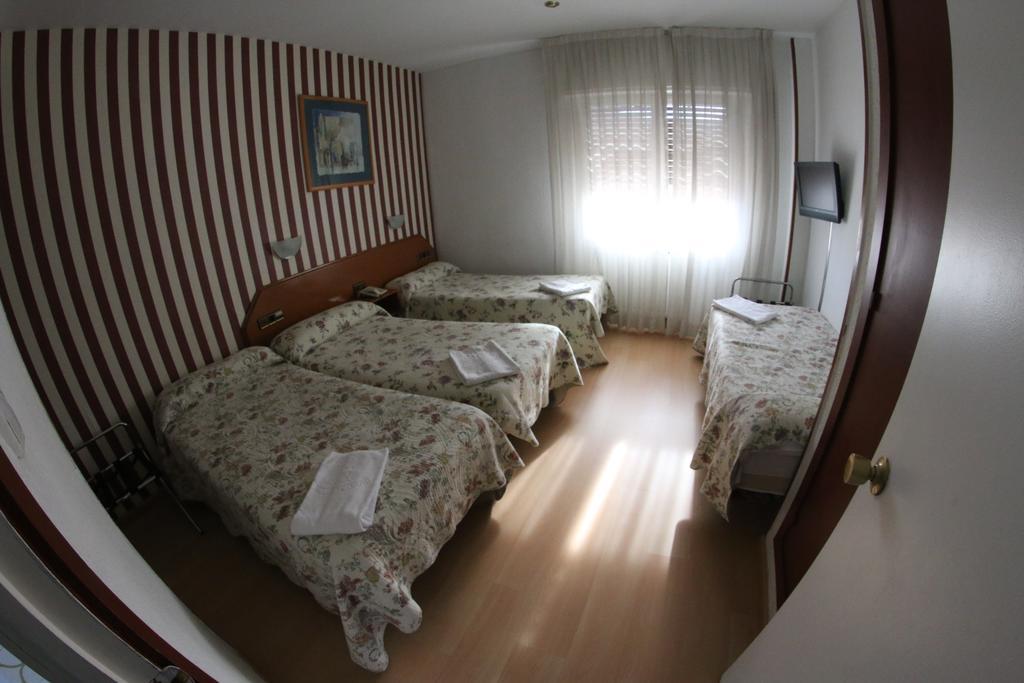 סרגוסה Hostal Cataluna מראה חיצוני תמונה